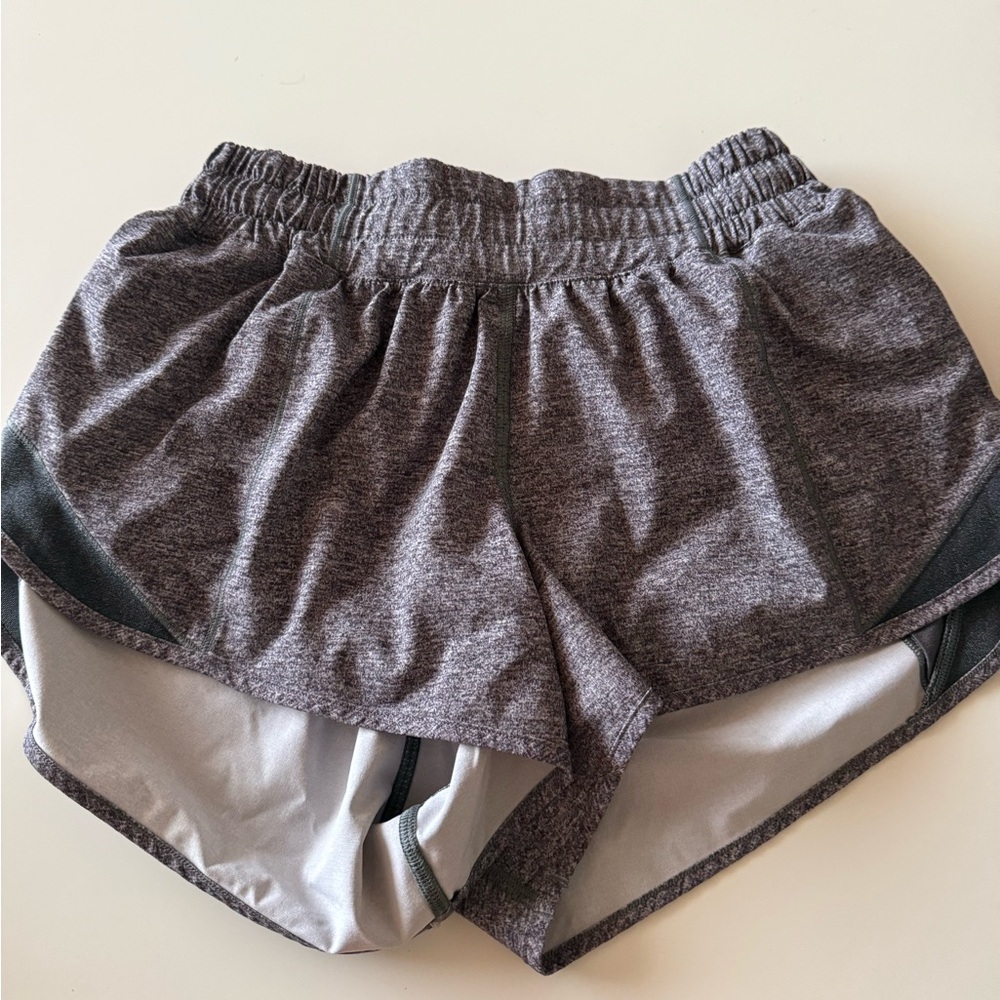 Lululemon Hotty Hot Short II *2.5"